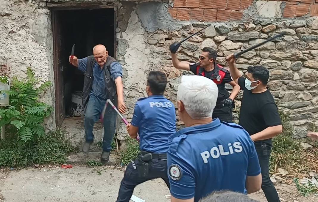 Evine gelen polisi bıçakladı, “Ben peygamberim” dedi 2